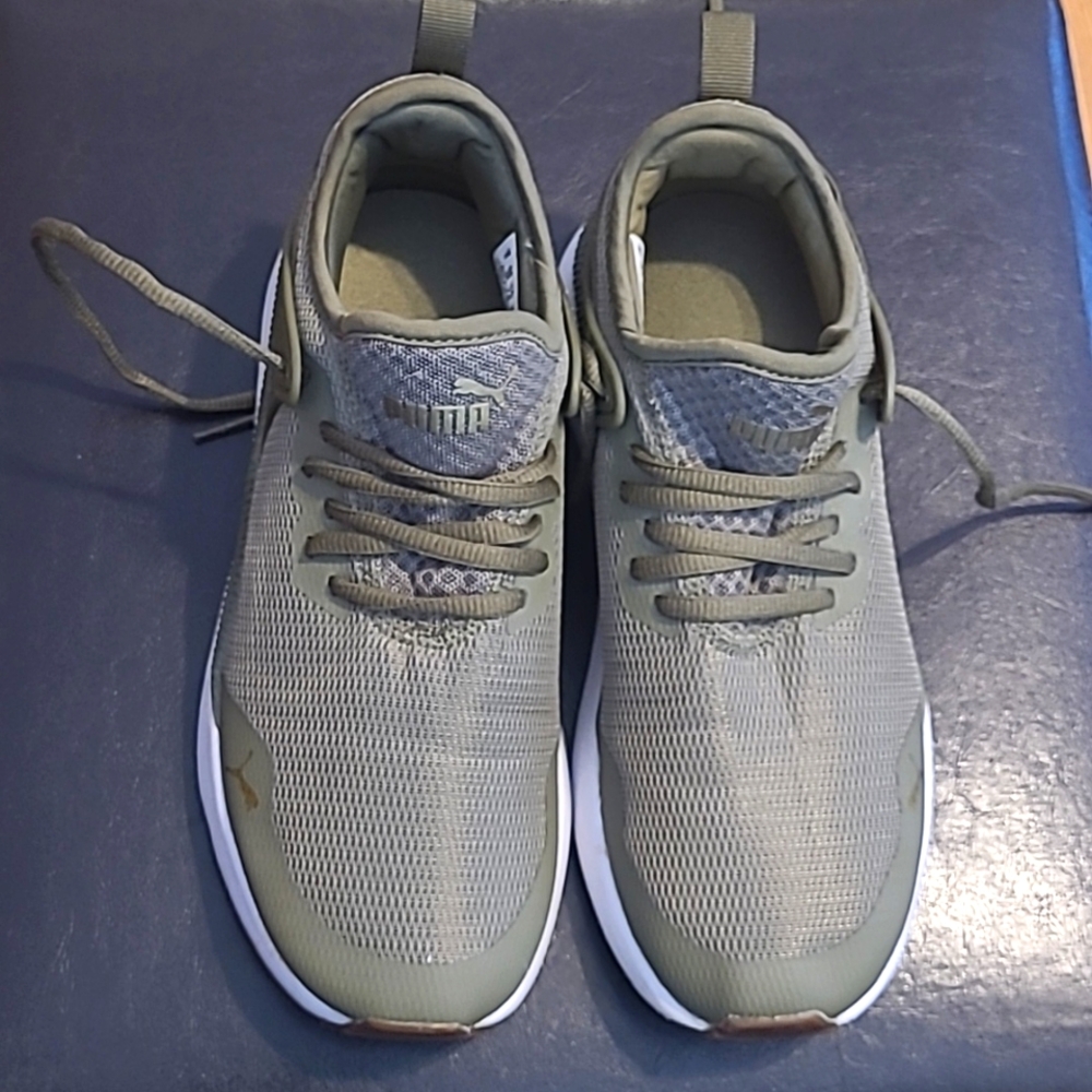 Puma Sneakers